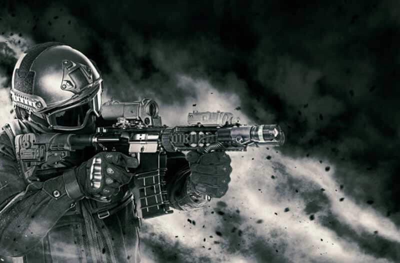 Een zwart-wit foto van een soldaat met een geweer, omgeven door stofwolken