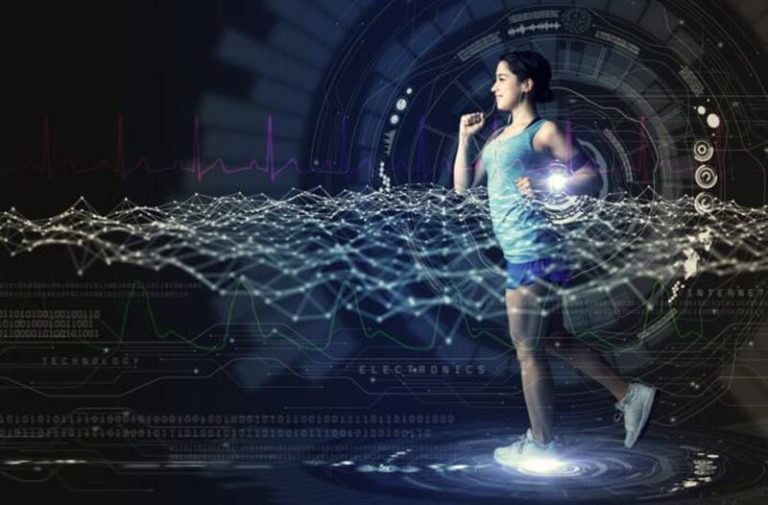 Een rennende vrouw in atletische kleding omringd door datapunten en symbolen
