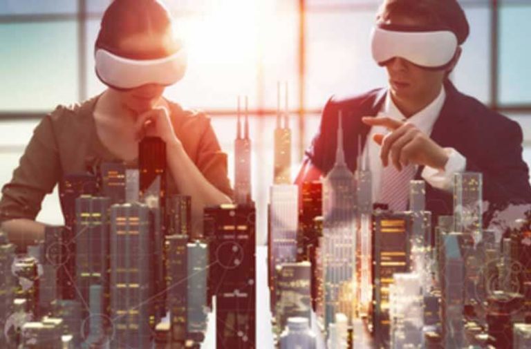 Twee mensen met VR headsets kijken naar virtuele maquette van een stad