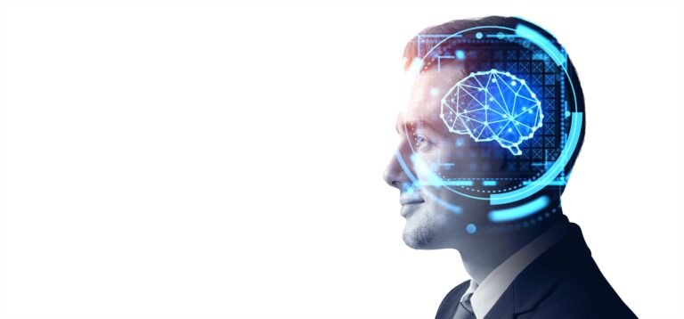 Afbeelding van een man in een pak, gezien van opzij, met een digitale afbeelding van een brein geprojecteerd op zijn hoofd.