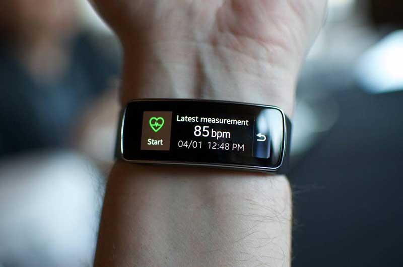 A wearable wrist-worn device showcasing the user’s heart rate of 85 bpm